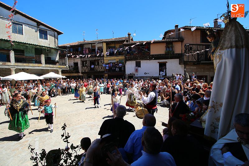 El baile del ramo y el paleo acapararon la atención en el Ofertorio