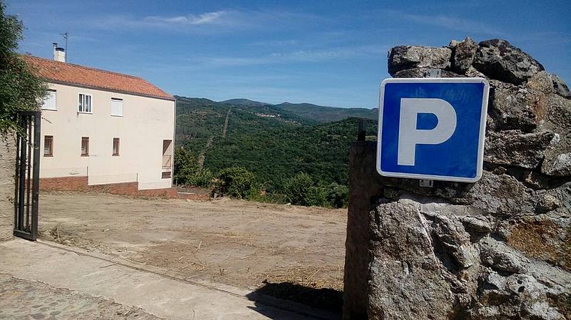 El Ayuntamiento habilita 100 plazas de aparcamiento público para el verano