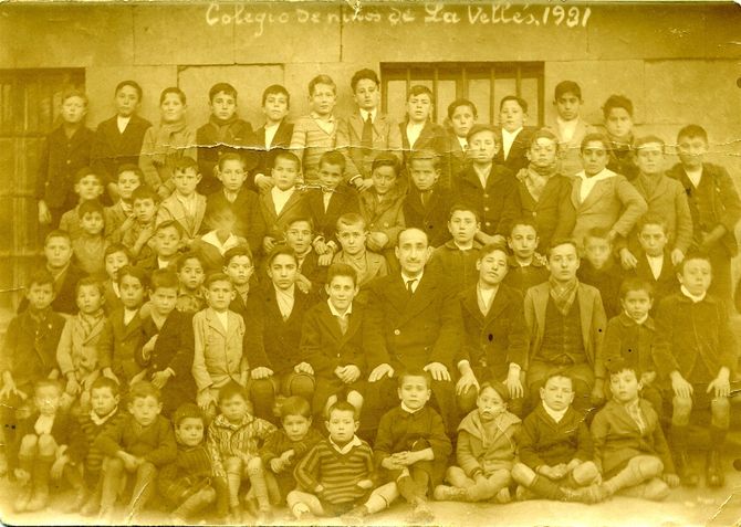 Fotografía de la escuela de 1931 de La Vellés