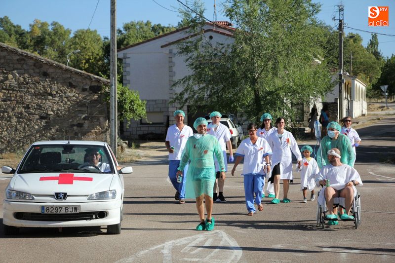 Si no ha y médicos en la provincia, los monlerienses se trajeron al desfile un hospital entero / MARIBEL SÁNCHEZ