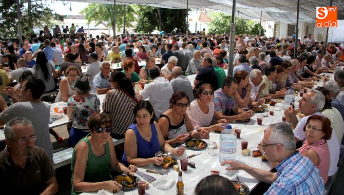 Hasta 636 raciones de paella se dieron cuenta este domingo en Monleras / CORRAL