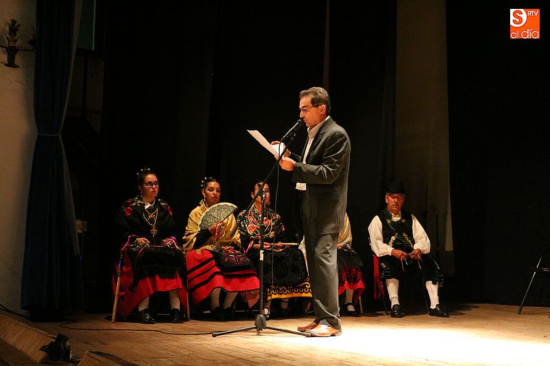 El médico Santiago Alberca narró sus vivencias con los vecinos en el pregón