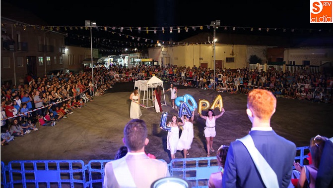 Las peñas derrochan imaginación en el desfile