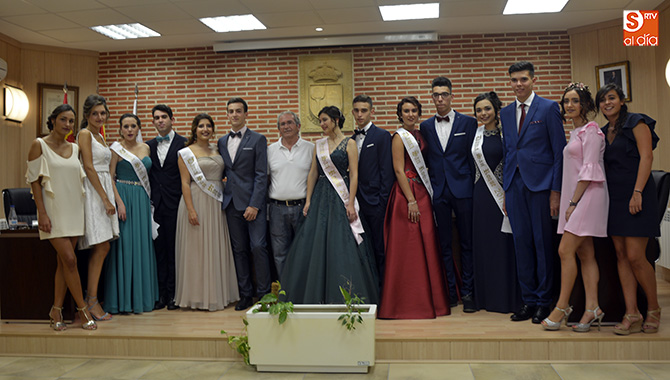 Macotera proclamaba a su Corte de Honor inaugurando oficialmente sus fiestas patronales. Fotos: Aurelio Jinete