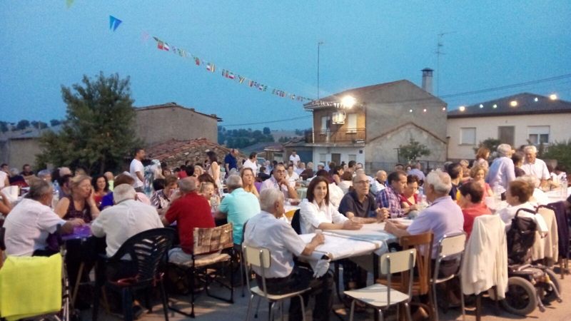 Una suculenta paella puso el broche a las fiestas