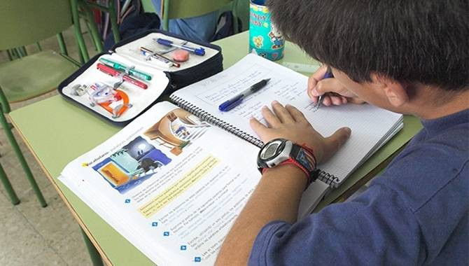 Más de 1.200 euros entre gastos fijos y mensuales por escolar