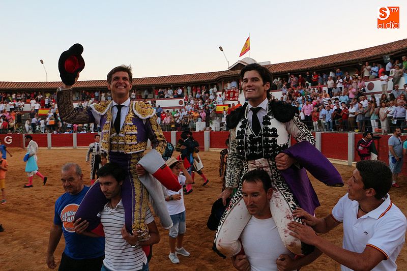 Los diestros se repartieron cinco orejas entre los dos