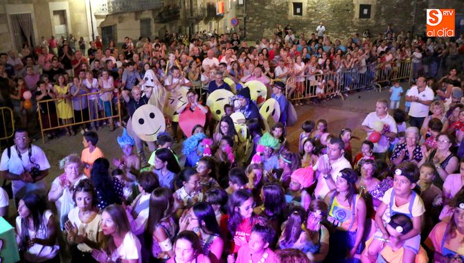 Tras el desfile se guardó un minuto de silencio en recuerdo a las víctimas de Barcelona / CORRAL