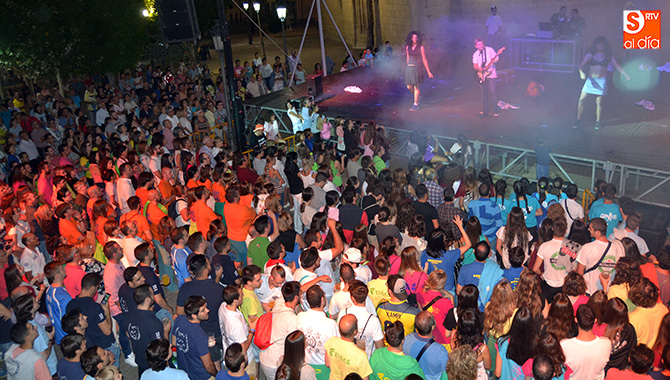 Más de medio millar de personas disfrutaron con las actuaciones del VI Concurso de Playback de Macotera