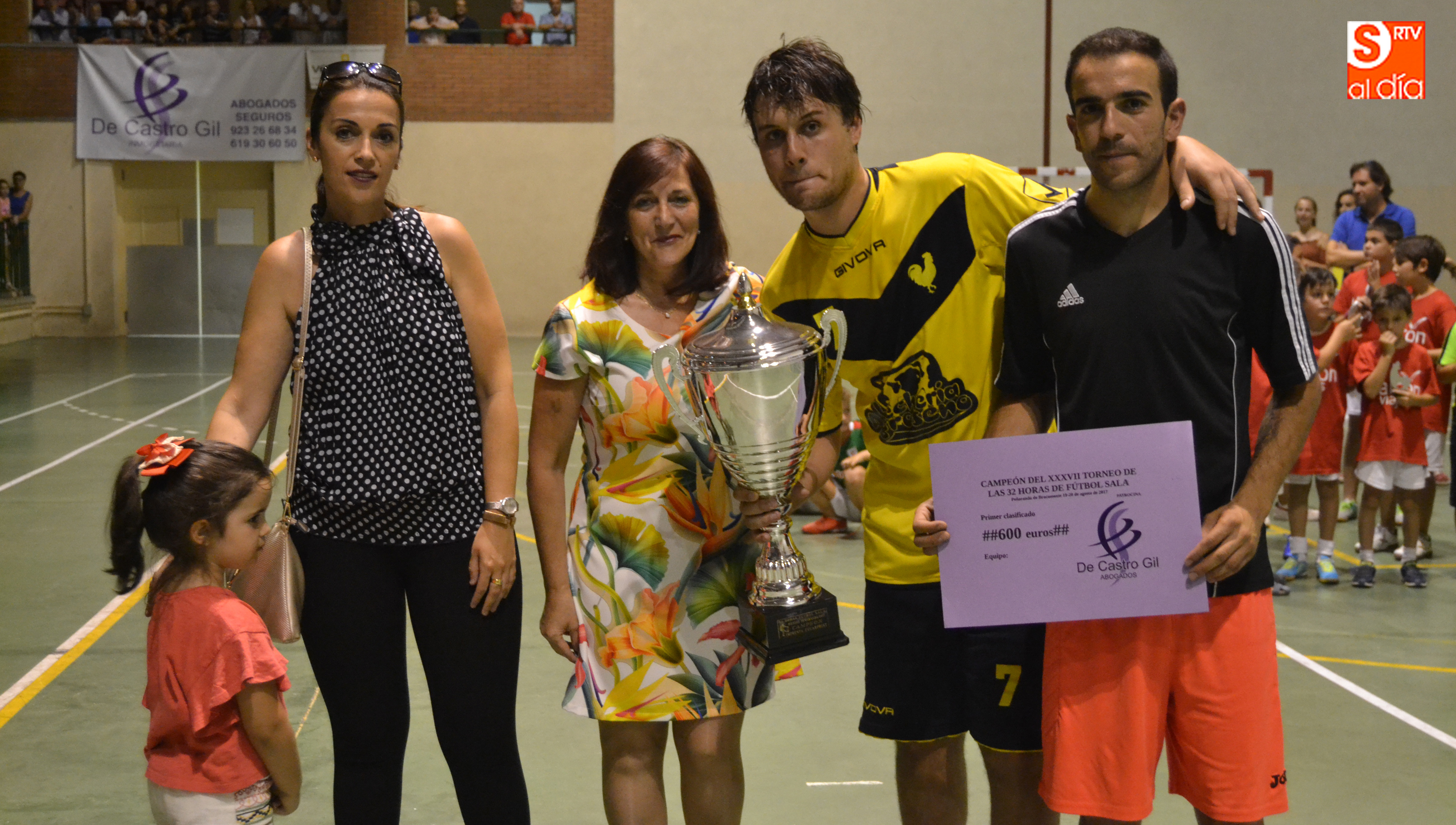 El equipo Green Peppin de Arévalo levantaba el trofeo de campeón en las 32 horas de fútbol sala