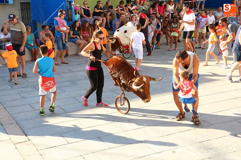 El encierro infantil divierte a pequeños y a mayores 