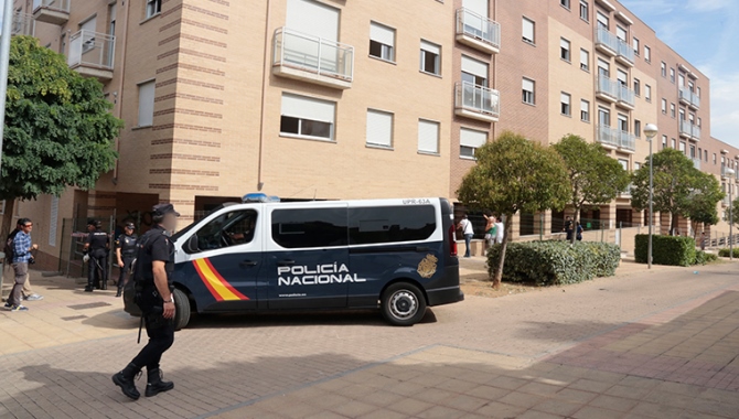 Los ‘okupas’ de Los Alcaldes abandonan el edificio tras la actuación policial  