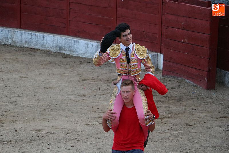 Puerta grande para el novillero de El Tornadizo en la plaza santeña