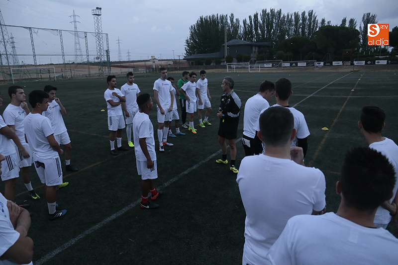 Primer entrenamiento del Salmantino UDS B en los campos de Tori
