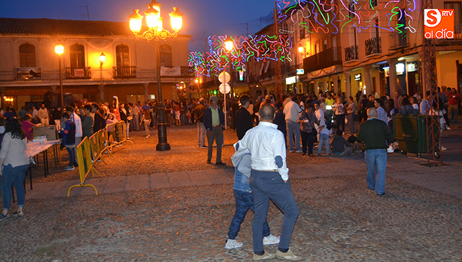 Más de 4.000 personas se concentraban en la Plaza de la Constitución para disfrutar de la degustación de la carne de novillo