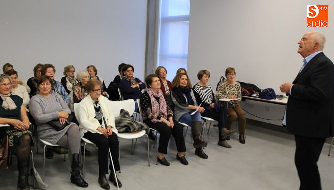 Ramón Campos, coordinador de esta ONG en Salamanca, en una charla anterior