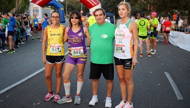 Isabel Almaraz, en el centro, junto a Elena Gómez y Marisa Gómez, las tres mejores de las féminas en Terradillos
