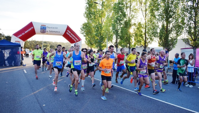 Momento de la salida de la carrera de El Encinar