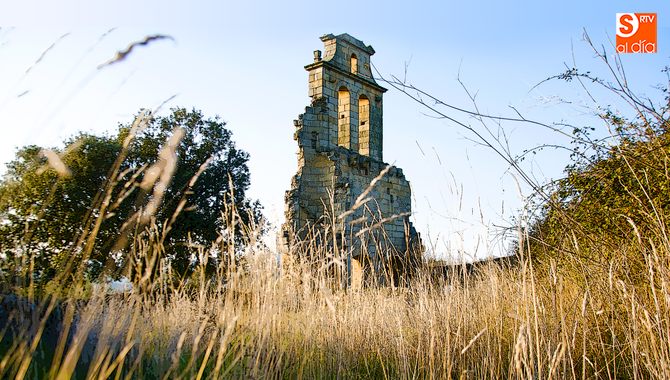 Restos de la torre de la iglesia de San Sebastián en el hoy despoblado de San Leonardo / FOTO: INFOTUR
