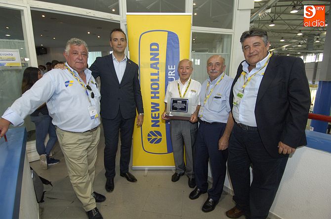Ricardo Angelini junto a gerentes y trabajadores de Agrosalamanca/ Foto: Adrián MArtín