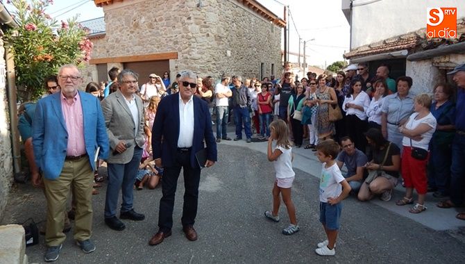 Los poetas Óscar Hahn y Jenaro Talens, en Juzbado