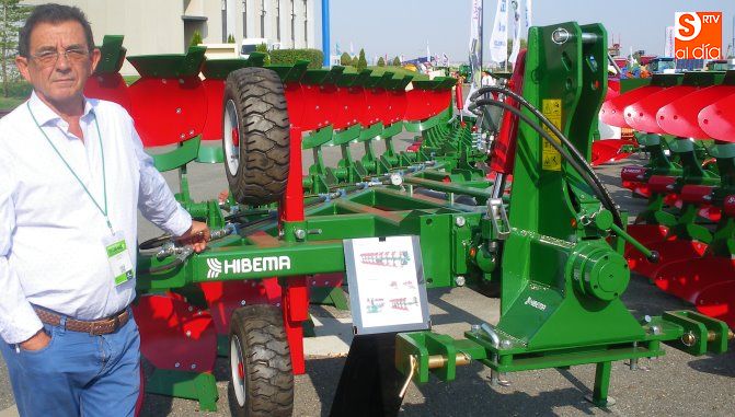 Jesús Martín, gerente de HIBEMA, en el expositor de Salamaq. Fotos: Alejandro López