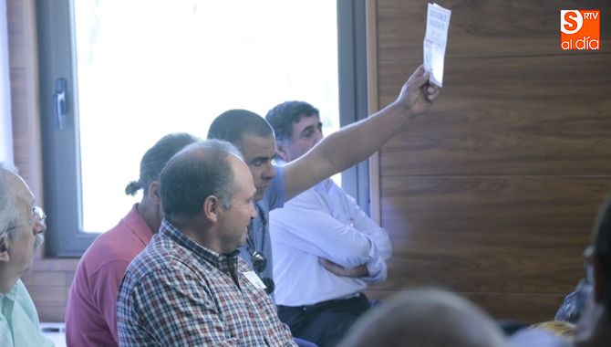 Subasta de ovino con escasos ganaderos animados a comprar