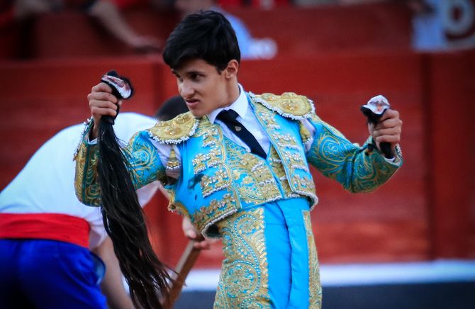 Manuel Diosleguarde cortó dos orejas y rabo. Foto: Miguel Hernández