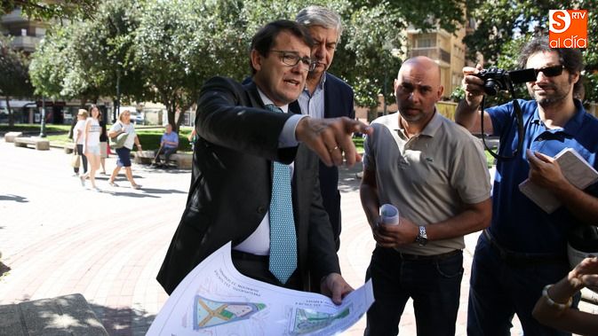 El alcalde, Alfonso Fernández Mañueco, en la presentación de estos proyectos, en la plaza Julián Sánchez El Charro
