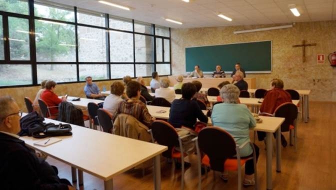 Una de las clases de la Escuela de Teología San Esteban