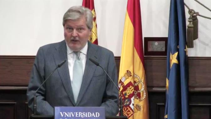 El ministro de Educación, Cultura y Deporte, Íñigo Méndez de Vigo, en el Paraninfo