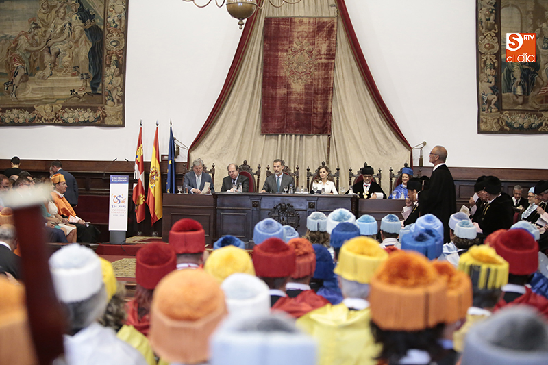 Los Reyes presidieron este acto en el Paraninfo / Foto de Alejandro López