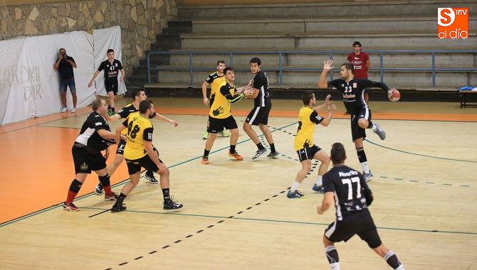 El BM Ciudad de Salamanca, preparado para su debut contra el BM Leganés  