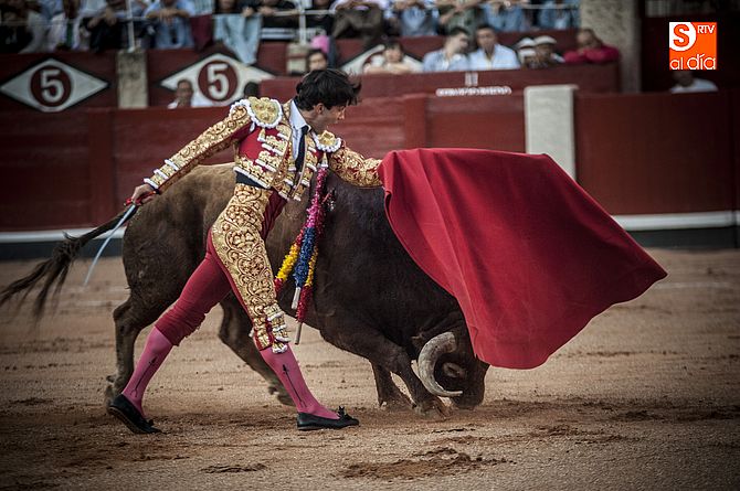 Ingrato, bravo animal de Garcigrande lidiado en quinto lugar por Juan del Álamo | FOTOS: Adrián Martín