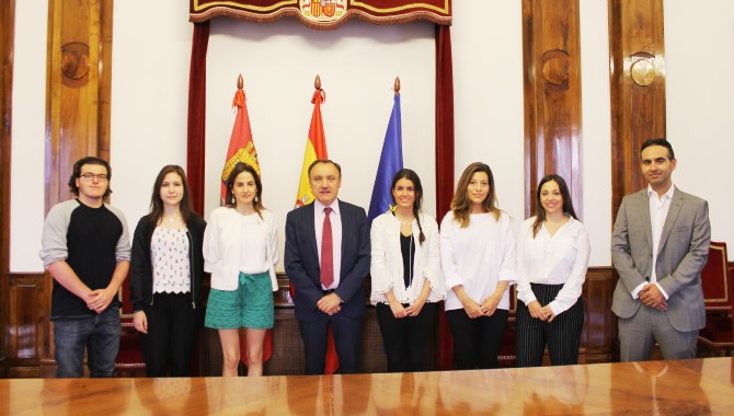 Alumnos de la Universidad de Salamanca realizan prácticas en la Subdelegación del Gobierno  