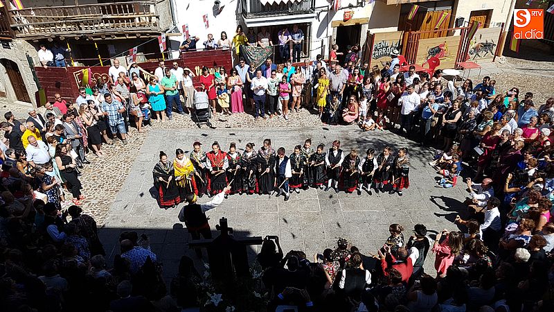 La plaza Mayor volvió a acoger el colorido Ofertorio