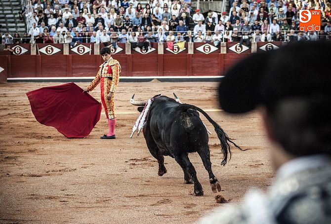 Luis David Adame recibiendo en los medios a su primero | FOTOS: Adrián Martín
