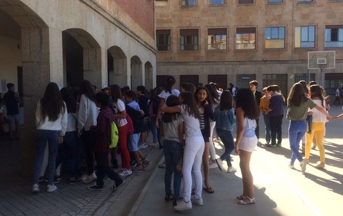 Los alumnos de Secundaria, Bachillerato y Formación Profesional regresan a las aulas  