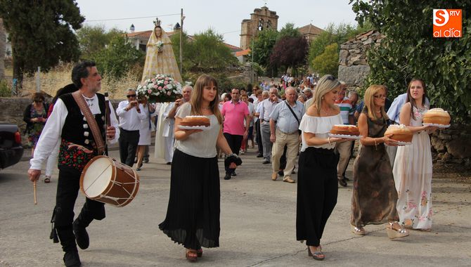 La procesión y la subasta de roscas son dos de los momentos tradicionales de estas fiestas / CORRAL