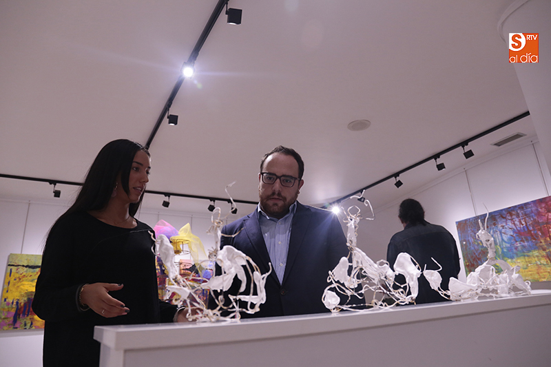 El concejal Daniel Llanos y la artista Paloma Crespo Prieto. Foto: Alejandro López