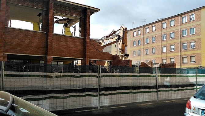 Imágenes de las obras de derribo este lunes. Foto: Ángeles Rebollo