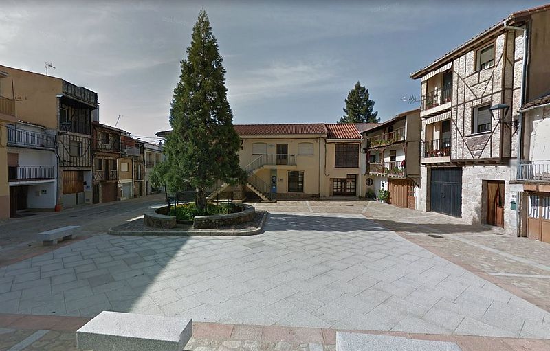 Consistorio de Garcibuey en la plaza de la Constitución. Foto: Google