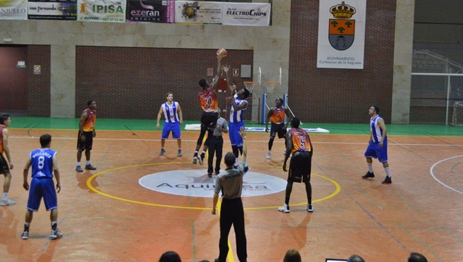 Un momento del encuentro disputado entre Aquimisa y Ciudad de Ponferrada