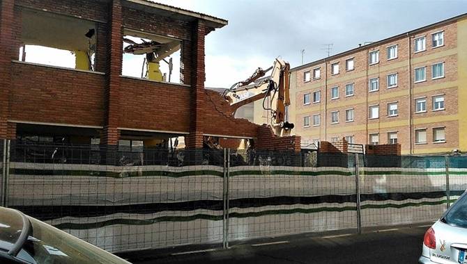 El traslado se debe al derribo del antiguo colegio Victoria Adrados