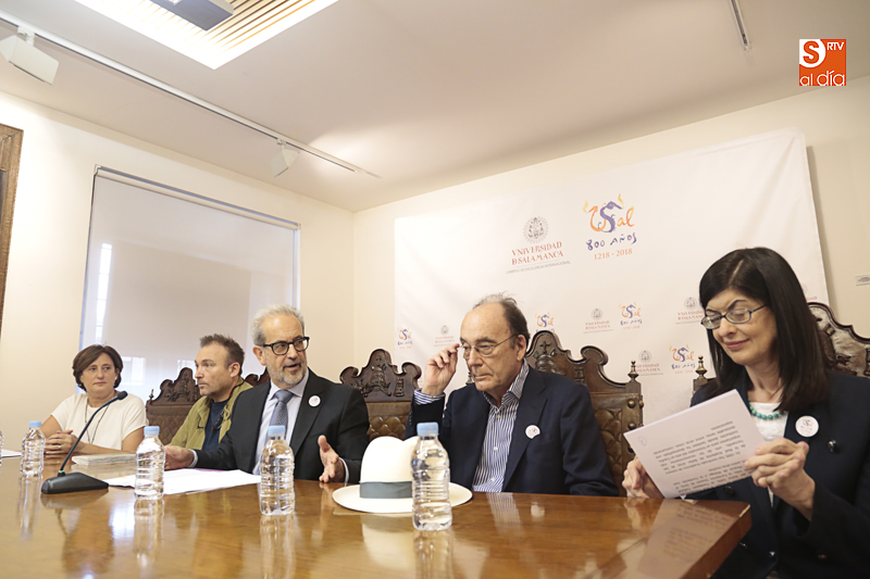 El rector, junto a Miquel Barceló y Cavo Serraller y las madrinas de ceremonia (Foto de Álex López)