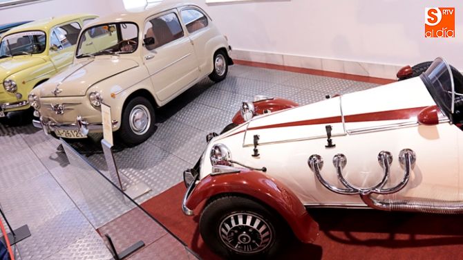 Exposición de SEAT 600 en el Museo de Automoción