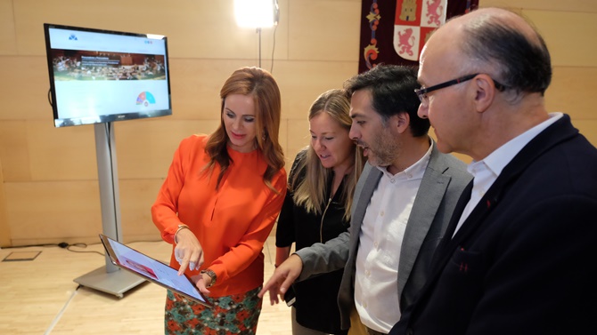 La presidenta de las Cortes de Castilla y León ha sido la encargada de presentar la nueva web