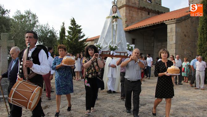 La Virgen del rosario Paseó en procesión a hombros de mujres y hombres / CORRAL