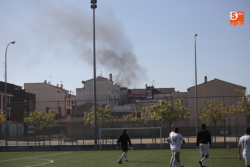 El humo del incendio era visible desde distintos puntos de la capital. Foto: Alejandro López
