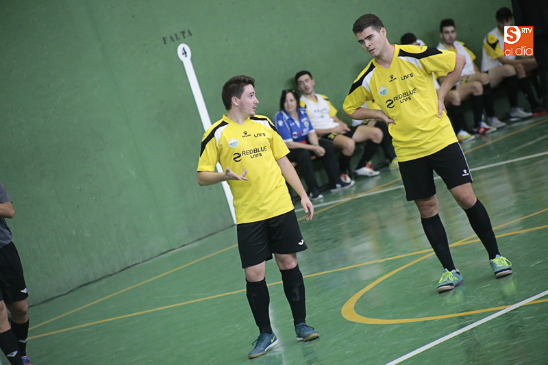 Un momento del partido de este domingo en el frontón de San José (Foto de Álex López)